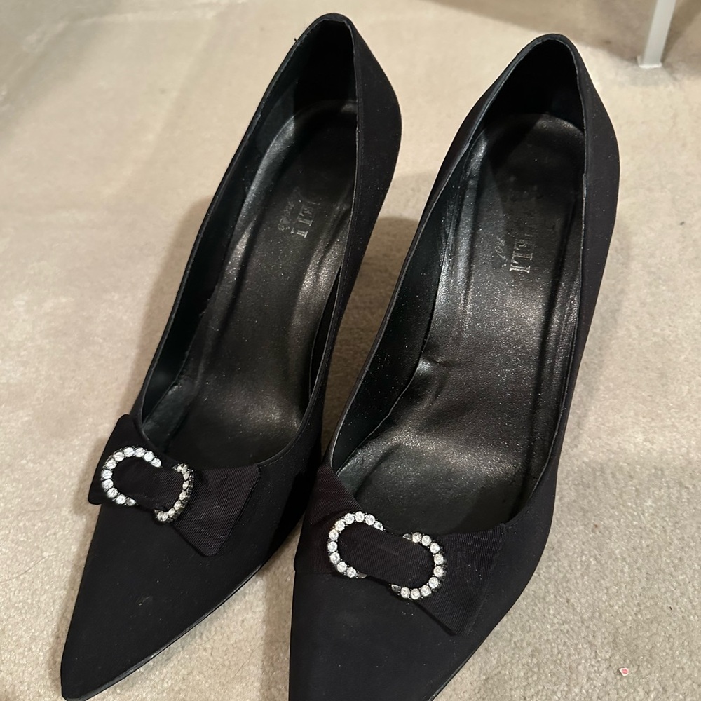 Elegant Black Pumps with Rhinestone Detail
